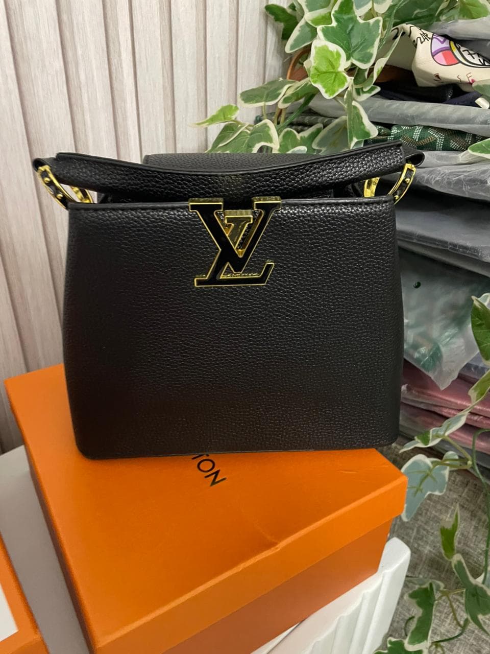 capucine Lv - alternate view